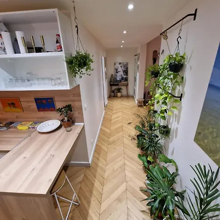 12 Proche Du Centre Avec Parking 파리