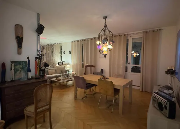 12 Proche Du Centre Avec Parking Paris