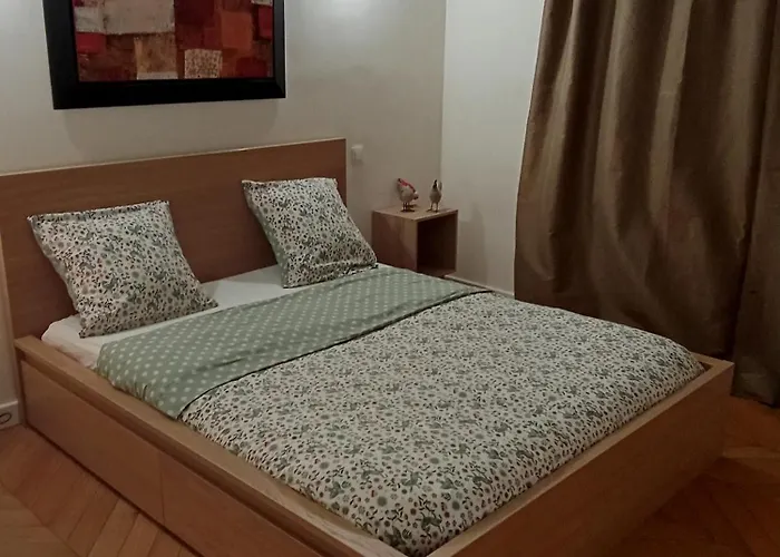 12 Proche Du Centre Avec Parking * Paris